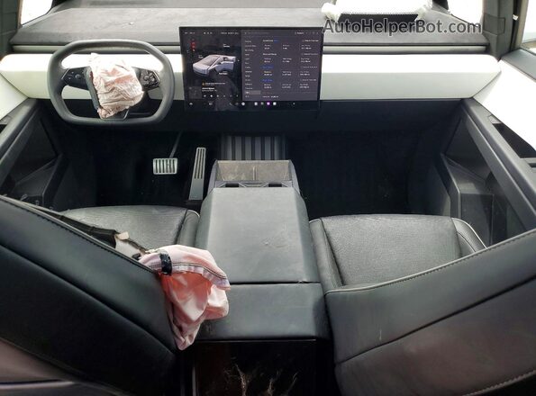 7G2CEHEE7RA019624 2024 TESLA CYBERTRUCK Silver Вид панелі приладів