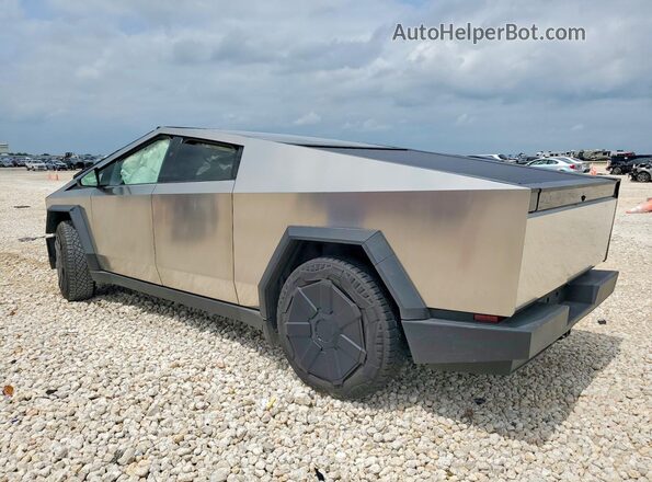7G2CEHEE7RA019624 2024 TESLA CYBERTRUCK Silver Задня ліва чверть