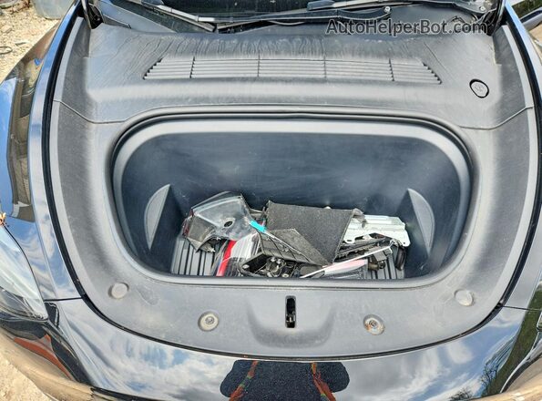 7SAYGAEE2NF519751 2022 TESLA MODEL Black ძრავის განყოფილების ხედი