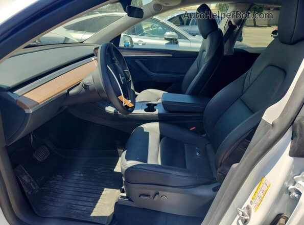 7SAYGDED6RF118878 2024 TESLA MODEL White Front interior view