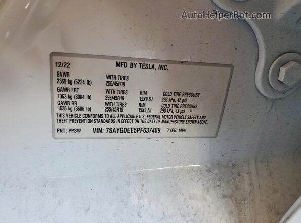 7SAYGDEE5PF637409 2023 TESLA MODEL White Vista del compartimento del motor