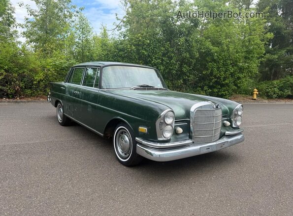 1968 MERCEDES-BENZ 230S