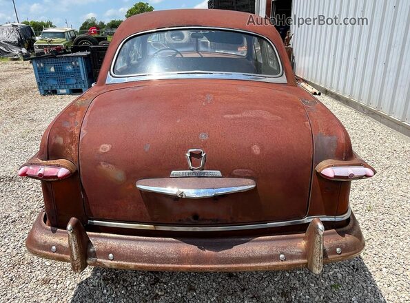B1MP140147 1951 FORD CUSTOM Brown Engine compartment view