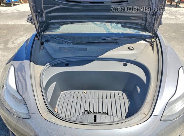 5YJ3E1EA0PF625161 2023 TESLA MODEL Gray Vista del compartimento del motor