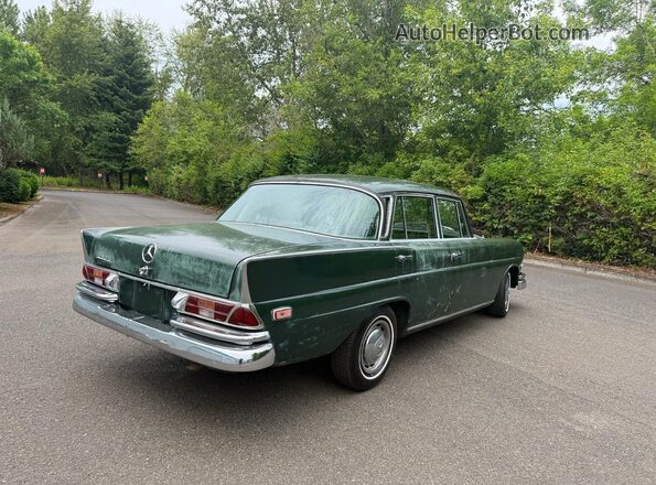 1968 MERCEDES-BENZ 230S