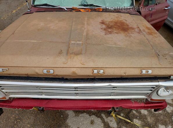 F10YRB16704000000 1967 FORD F100 Burgundy Widok wnętrza z tyłu
