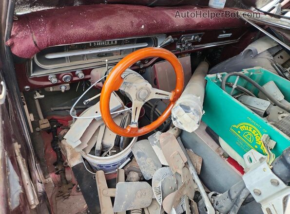 F10YRB16704000000 1967 FORD F100 Burgundy Widok deski rozdzielczej