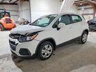 2018 Chevrolet Trax Ls White vin: KL7CJKSB3JB630344