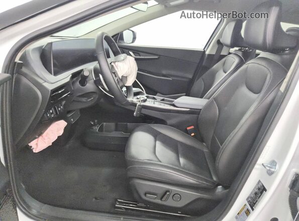 KNDC3DLC3R5214658 2024 KIA EV6 White Widok wnętrza z przodu
