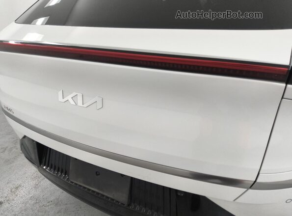 KNDC3DLC3R5214658 2024 KIA EV6 White 
