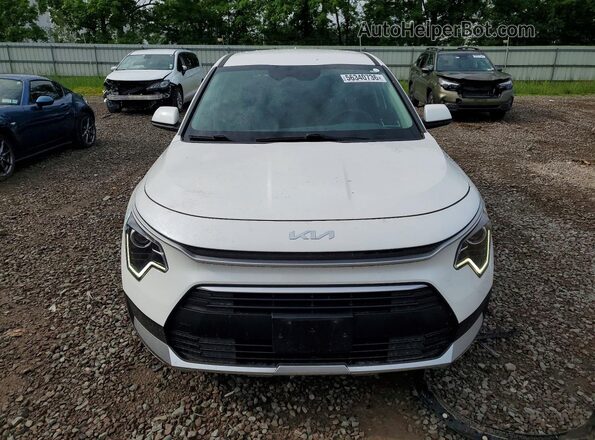 KNDCP3LE5P5061164 2023 KIA NIRO Белый Вид спереди