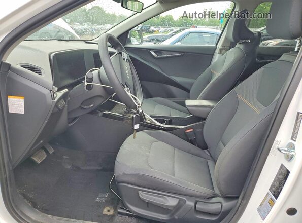 KNDCP3LE5P5061164 2023 KIA NIRO Белый Вид салона спереди