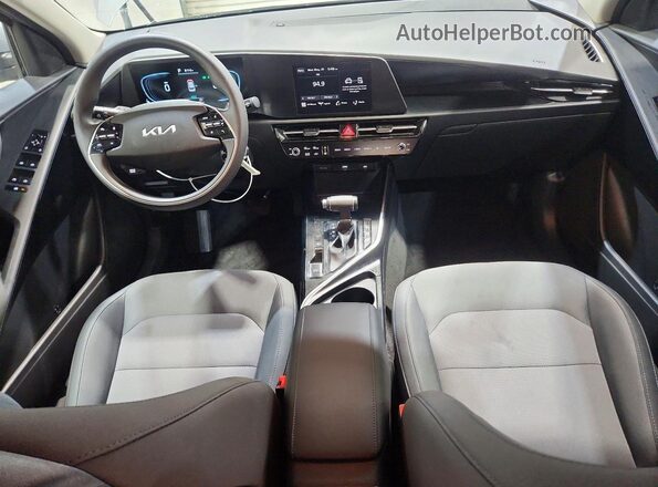 KNDCP3LE8T5318120 2026 KIA NIRO Серый Вид панели приборов