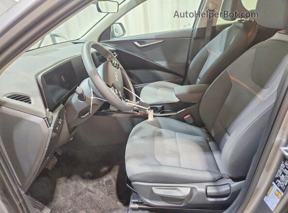 KNDCP3LE8T5318120 2026 KIA NIRO Серый Вид салона спереди