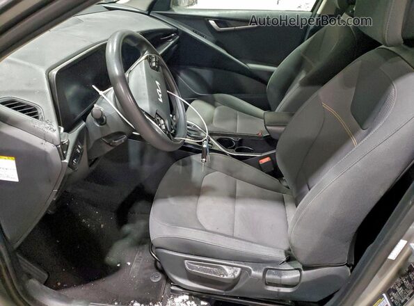 KNDCP3LEXP5069955 2023 KIA NIRO Серый Вид салона спереди
