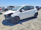 2016 Toyota Yaris 5-door L Белый vin: VNKKTUD30GA063669
