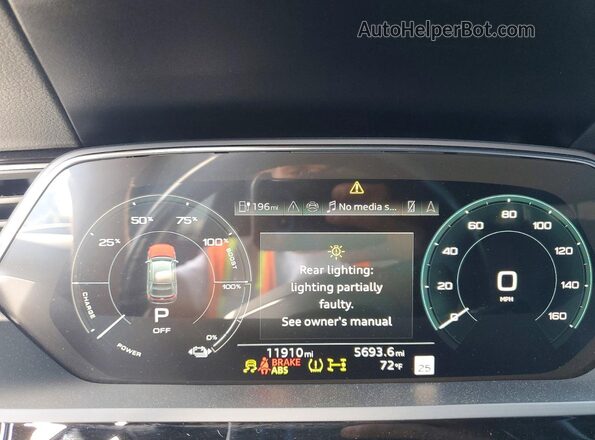 WA1CAAGE6RB035171 2024 AUDI Q8 Gray ხელსაწყოთა პანელის ხედი