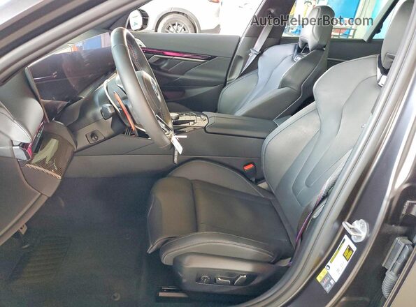 WBS83GV09TCW16447 2026 BMW M5 Gray Widok wnętrza z przodu