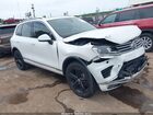 2017 Volkswagen Touareg V6 Wolfsburg Edition White vin: WVGRF7BP2HD006276