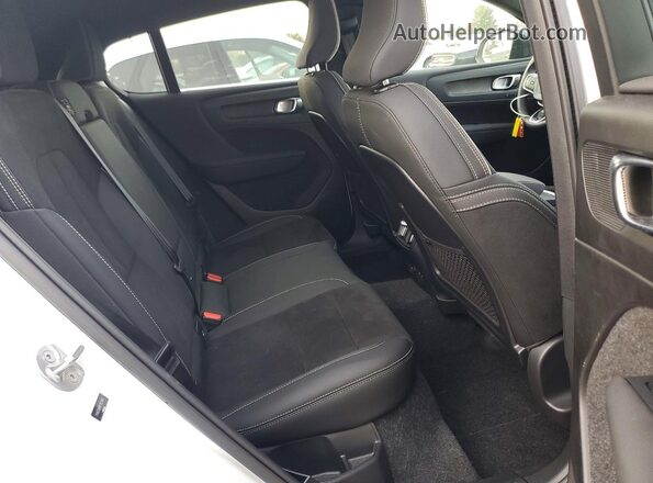 YV4ED3GM1P2053970 2023 VOLVO C40 White უკანა სავარძლების ხედი