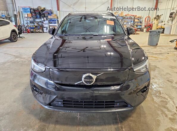 YV4ED3UL8P2979682 2023 VOLVO XC40 Black Front view