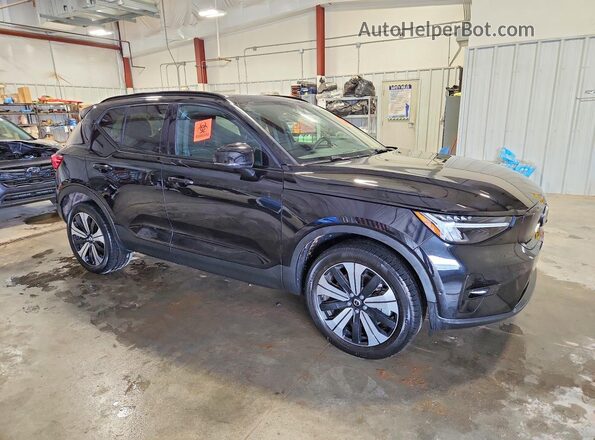 YV4ED3UL8P2979682 2023 VOLVO XC40 Black Front right