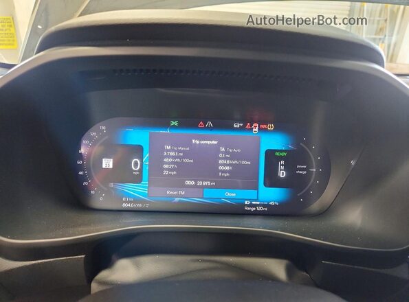 YV4ED3UL8P2979682 2023 VOLVO XC40 Black Instrument cluster view