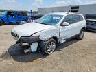 2019 Jeep Cherokee Latitude White vin: 1C4PJLCB5KD348561