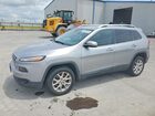 2016 Jeep Cherokee Latitude Silver vin: 1C4PJLCB9GW171900