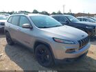 2018 Jeep Cherokee Latitude 4x4 Silver vin: 1C4PJMCXXJD507610
