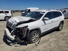 2018 Jeep Cherokee Latitude Plus White vin: 1C4PJMLX0JD575074