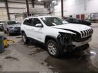 2018 Jeep Cherokee Latitude Plus 4x4 White vin: 1C4PJMLX5JD598219