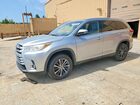 2019 Toyota Highlander Xle Silver vin: 5TDKZRFH4KS550625