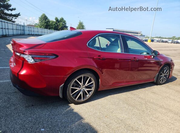 2021 TOYOTA CAMRY XLE