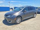 2018 Chrysler Pacifica Touring L Gray vin: 2C4RC1BG0JR352565
