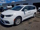 2022 Chrysler Pacifica Touring L White vin: 2C4RC1BG5NR149192