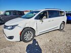 2018 Chrysler Pacifica Touring L White vin: 2C4RC1BG7JR141895