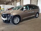 2018 Chrysler Pacifica Touring L Beige vin: 2C4RC1BG7JR257517