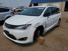 2018 Chrysler Pacifica Touring L White vin: 2C4RC1BG8JR317336