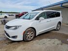 2019 Chrysler Pacifica Touring L White vin: 2C4RC1BGXKR653393