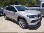 2024 Jeep Compass Latitude 4x4 Серебряный vin: 3C4NJDBN2RT118358