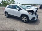 2019 Chevrolet Trax Ls White vin: 3GNCJKSB8KL139357