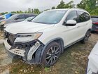 2019 Honda Pilot Touring White vin: 5FNYF5H61KB019877