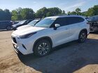 2022 Toyota Highlander Xle White vin: 5TDHZRBH2NS224410