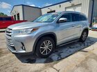 2018 Toyota Highlander Xle Silver vin: 5TDJZRFH9JS897779