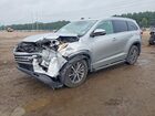 2018 Toyota Highlander Xle Silver vin: 5TDKZRFH2JS538097