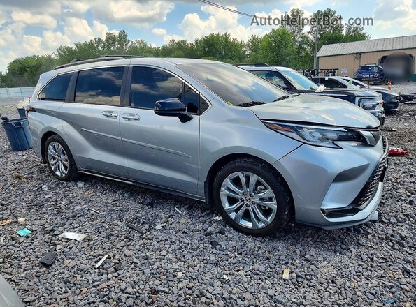 2022 TOYOTA SIENNA XSE