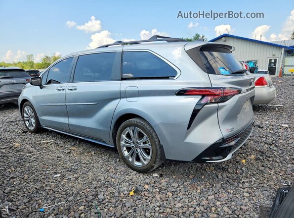 2022 TOYOTA SIENNA XSE