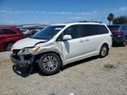2016 Toyota Sienna Xle Premium 8-passenger White vin: 5TDYK3DC1GS755409