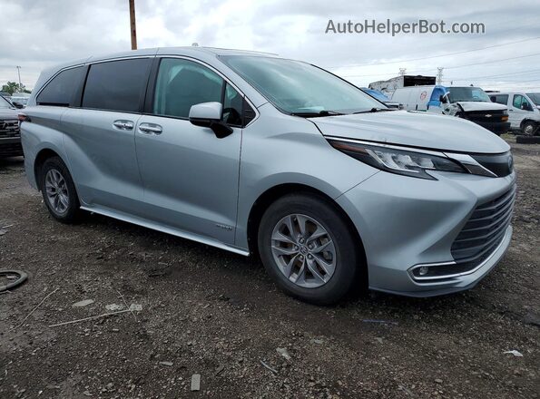 2021 TOYOTA SIENNA XLE